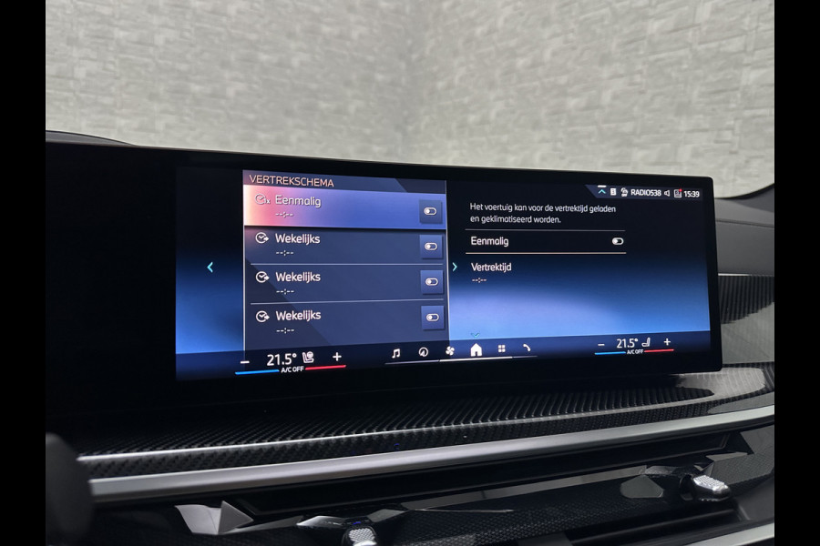 BMW X5 50e M-Sport Pro | 360 Camera | ACC | Panorama | Carbon | Head-Up | Trekhaak | Harman-Kardon | Memory | 22 inch | Comfortstoelen | Stoelverwarming V+A | Keyless-Entry | M-Gordels | Iconic-Glow | Stuurverwarming | ISO-Glas | Luchtvering | Zonwering | Carplay |
