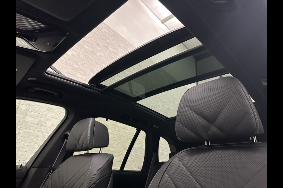 BMW X5 50e M-Sport Pro | 360 Camera | ACC | Panorama | Carbon | Head-Up | Trekhaak | Harman-Kardon | Memory | 22 inch | Comfortstoelen | Stoelverwarming V+A | Keyless-Entry | M-Gordels | Iconic-Glow | Stuurverwarming | ISO-Glas | Luchtvering | Zonwering | Carplay |