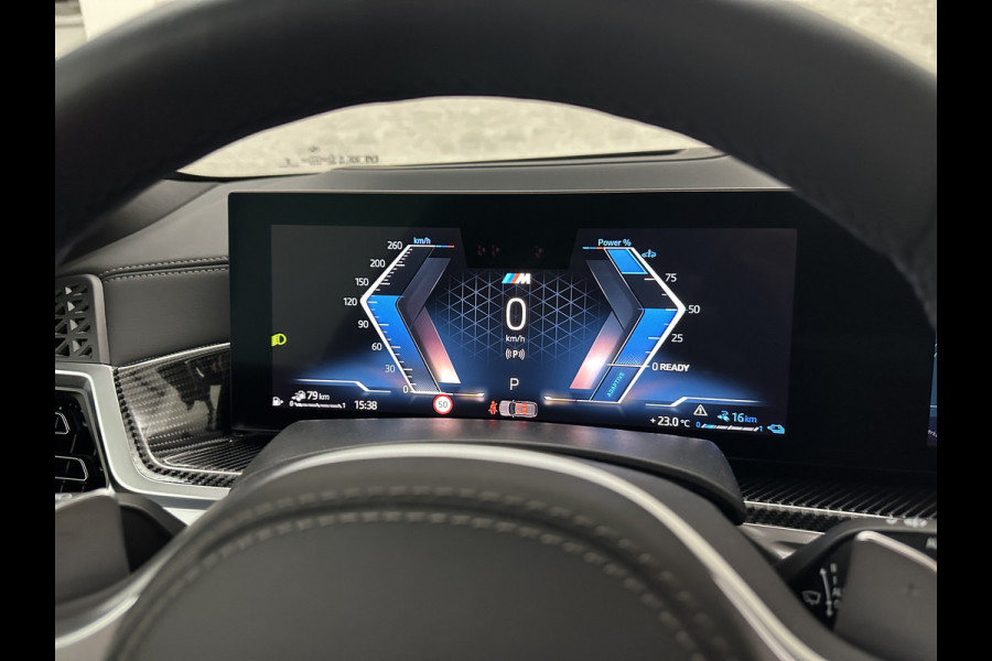 BMW X5 50e M-Sport Pro | 360 Camera | ACC | Panorama | Carbon | Head-Up | Trekhaak | Harman-Kardon | Memory | 22 inch | Comfortstoelen | Stoelverwarming V+A | Keyless-Entry | M-Gordels | Iconic-Glow | Stuurverwarming | ISO-Glas | Luchtvering | Zonwering | Carplay |