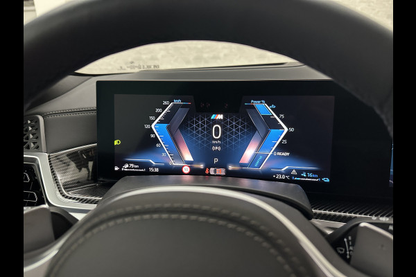 BMW X5 50e M-Sport Pro | 360 Camera | ACC | Panorama | Carbon | Head-Up | Trekhaak | Harman-Kardon | Memory | 22 inch | Comfortstoelen | Stoelverwarming V+A | Keyless-Entry | M-Gordels | Iconic-Glow | Stuurverwarming | ISO-Glas | Luchtvering | Zonwering | Carplay |
