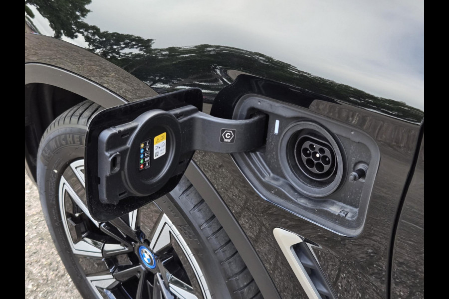 BMW X3 xDrive30e LCI | SPORTSTOELEN | LEDER | PANORAMADAK | CAMERA |