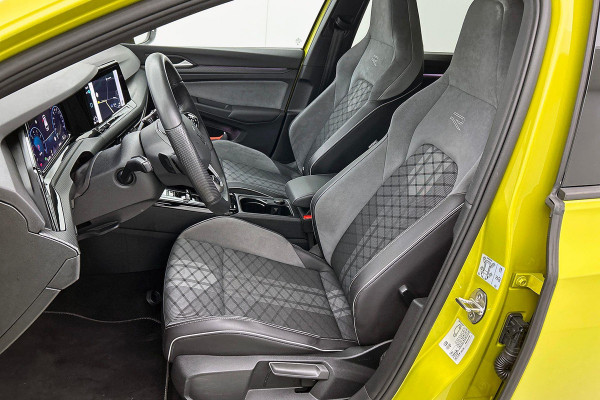 Volkswagen GOLF Variant 1.5 eTSI R-Line (NL-auto, Dealer onderH, Navi, Carplay, Camera, Kuipstoelen, PDC V+A, Digitale Dash, Etc)