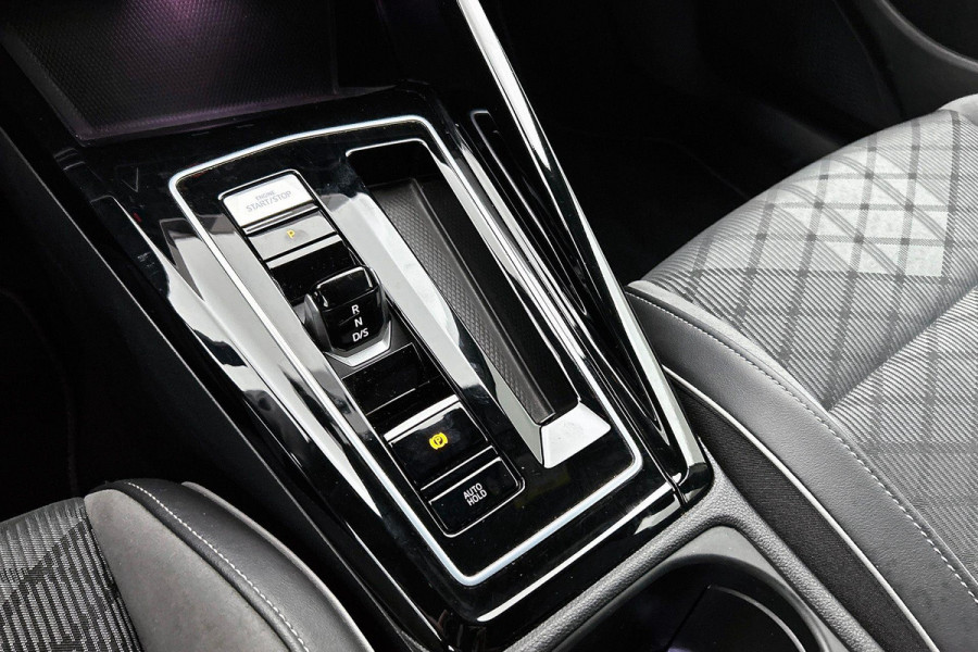 Volkswagen GOLF Variant 1.5 eTSI R-Line (NL-auto, Dealer onderH, Navi, Carplay, Camera, Kuipstoelen, PDC V+A, Digitale Dash, Etc)