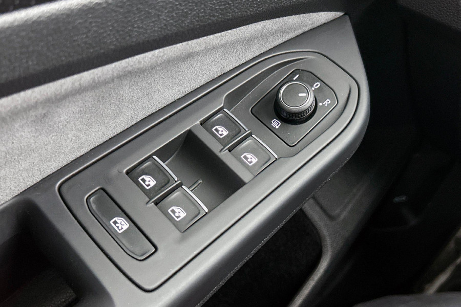 Volkswagen GOLF Variant 1.5 eTSI R-Line (NL-auto, Dealer onderH, Navi, Carplay, Camera, Kuipstoelen, PDC V+A, Digitale Dash, Etc)