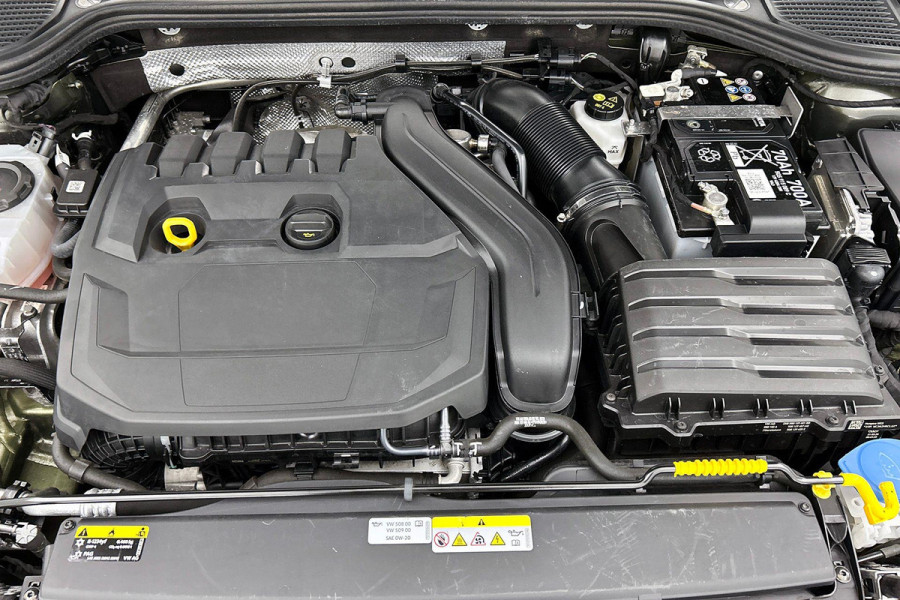 Volkswagen GOLF Variant 1.5 eTSI R-Line (NL-auto, Dealer onderH, Navi, Carplay, Camera, Kuipstoelen, PDC V+A, Digitale Dash, Etc)
