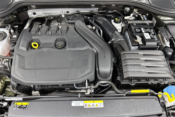 Volkswagen GOLF Variant 1.5 eTSI R-Line (NL-auto, Dealer onderH, Navi, Carplay, Camera, Kuipstoelen, PDC V+A, Digitale Dash, Etc)