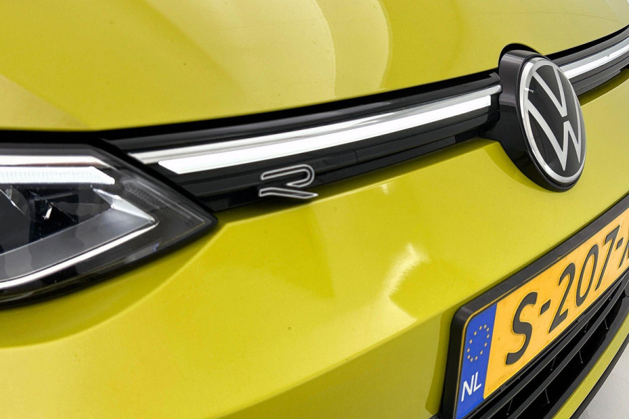 Volkswagen GOLF Variant 1.5 eTSI R-Line (NL-auto, Dealer onderH, Navi, Carplay, Camera, Kuipstoelen, PDC V+A, Digitale Dash, Etc)
