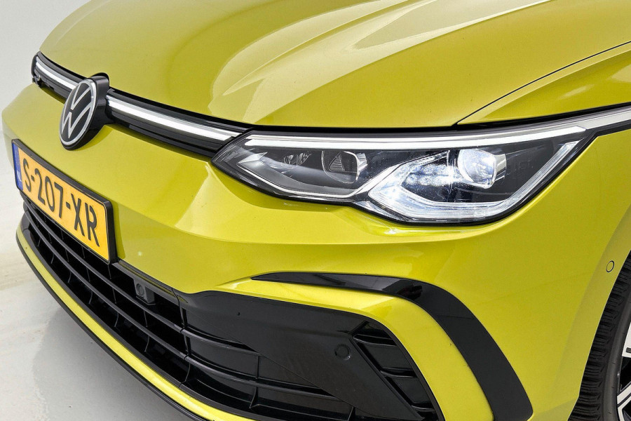 Volkswagen GOLF Variant 1.5 eTSI R-Line (NL-auto, Dealer onderH, Navi, Carplay, Camera, Kuipstoelen, PDC V+A, Digitale Dash, Etc)