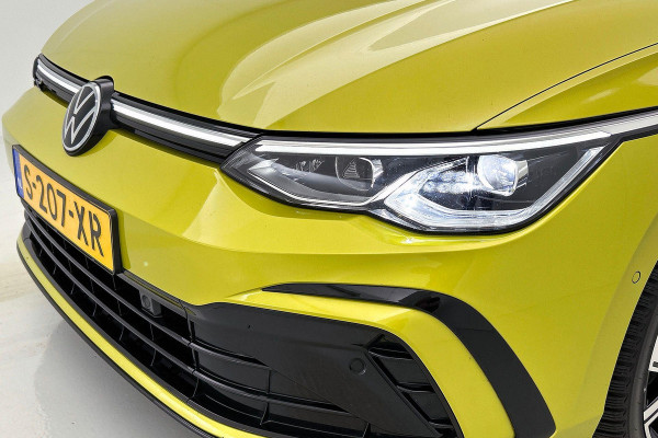 Volkswagen GOLF Variant 1.5 eTSI R-Line (NL-auto, Dealer onderH, Navi, Carplay, Camera, Kuipstoelen, PDC V+A, Digitale Dash, Etc)
