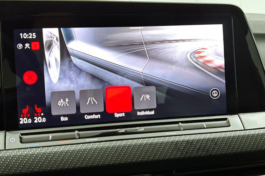 Volkswagen GOLF Variant 1.5 eTSI R-Line (NL-auto, Dealer onderH, Navi, Carplay, Camera, Kuipstoelen, PDC V+A, Digitale Dash, Etc)