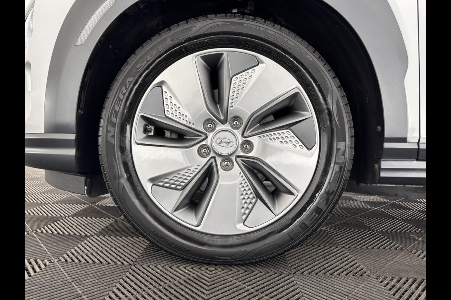 Hyundai Kona EV Premium 64 kWh (INCL-BTW) *PANO | FULL-LEATHER | KRELL-AUDIO | HEAD-UP | FULL-LED | NAVI-FULLMAP | DAB | ADAPT.CRUISE | KEYLESS | CAMERA | BLIND-SPOT | LANE-ASSIST | DIGI-COCKPIT | COMFORT-SEATS | 17''ALU*