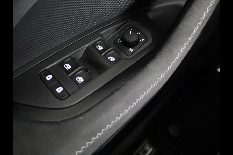 Škoda Kodiaq Sportline Business 1.5 TSI PHEV 204pk | Panoramadak | Trekhaak | 20 inch | Canton Sound System | Comfort pakket