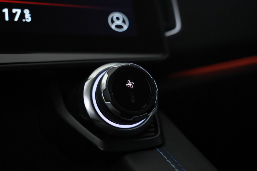 Lynk & Co 01 1.5 360 camera, trekhaak, Navigatie,