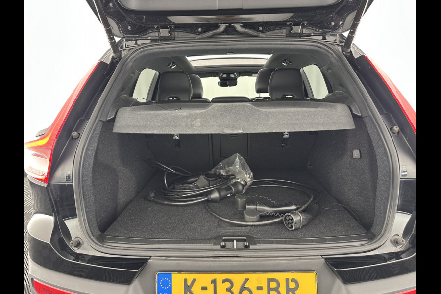Volvo XC40 Recharge P8 AWD R-Design [ 3-Fase ] (INCL-BTW) *DIGI-COCKPIT | FULL-LED | PREMIUM-AUDIO | DAB | APP.CONNECT | BLIND-SPOT | NAVI-FULLMAP | ALCANTARA-LEATHER | ECC | PDC | SPORT-SEATS | 19''ALU *