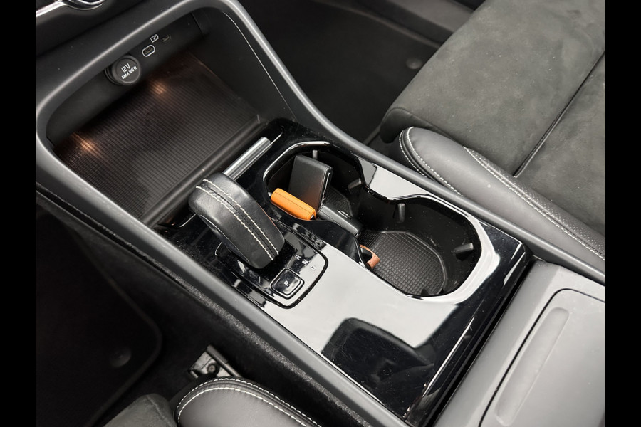 Volvo XC40 Recharge P8 AWD R-Design [ 3-Fase ] (INCL-BTW) *DIGI-COCKPIT | FULL-LED | PREMIUM-AUDIO | DAB | APP.CONNECT | BLIND-SPOT | NAVI-FULLMAP | ALCANTARA-LEATHER | ECC | PDC | SPORT-SEATS | 19''ALU *