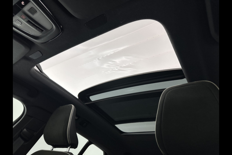 Volvo XC40 Recharge P8 AWD R-Design [ 3-Fase ] (INCL-BTW) *DIGI-COCKPIT | FULL-LED | PREMIUM-AUDIO | DAB | APP.CONNECT | BLIND-SPOT | NAVI-FULLMAP | ALCANTARA-LEATHER | ECC | PDC | SPORT-SEATS | 19''ALU *