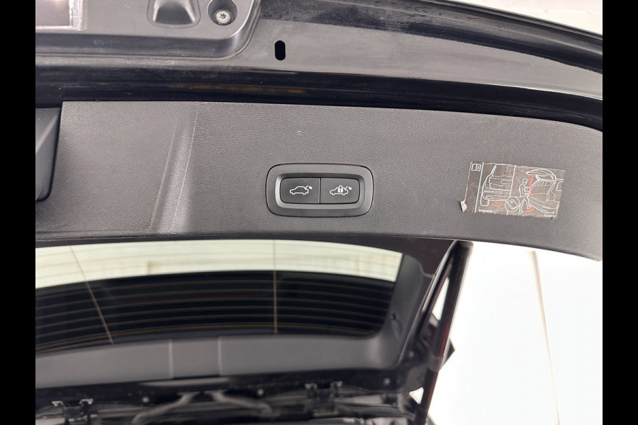 Volvo XC40 Recharge P8 AWD R-Design [ 3-Fase ] (INCL-BTW) *DIGI-COCKPIT | FULL-LED | PREMIUM-AUDIO | DAB | APP.CONNECT | BLIND-SPOT | NAVI-FULLMAP | ALCANTARA-LEATHER | ECC | PDC | SPORT-SEATS | 19''ALU *