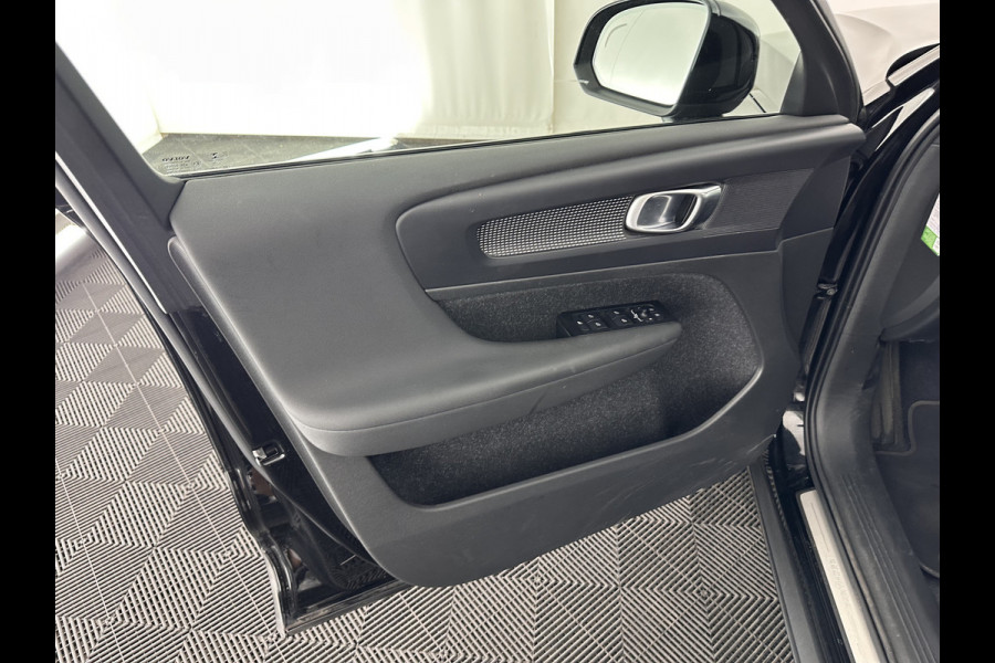 Volvo XC40 Recharge P8 AWD R-Design [ 3-Fase ] (INCL-BTW) *DIGI-COCKPIT | FULL-LED | PREMIUM-AUDIO | DAB | APP.CONNECT | BLIND-SPOT | NAVI-FULLMAP | ALCANTARA-LEATHER | ECC | PDC | SPORT-SEATS | 19''ALU *