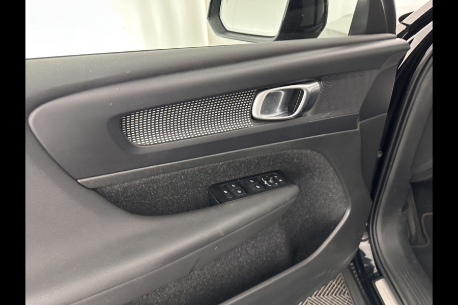 Volvo XC40 Recharge P8 AWD R-Design [ 3-Fase ] (INCL-BTW) *DIGI-COCKPIT | FULL-LED | PREMIUM-AUDIO | DAB | APP.CONNECT | BLIND-SPOT | NAVI-FULLMAP | ALCANTARA-LEATHER | ECC | PDC | SPORT-SEATS | 19''ALU *