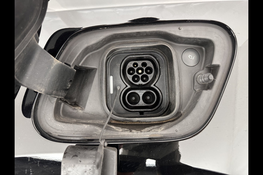 Volvo XC40 Recharge P8 AWD R-Design [ 3-Fase ] (INCL-BTW) *DIGI-COCKPIT | FULL-LED | PREMIUM-AUDIO | DAB | APP.CONNECT | BLIND-SPOT | NAVI-FULLMAP | ALCANTARA-LEATHER | ECC | PDC | SPORT-SEATS | 19''ALU *
