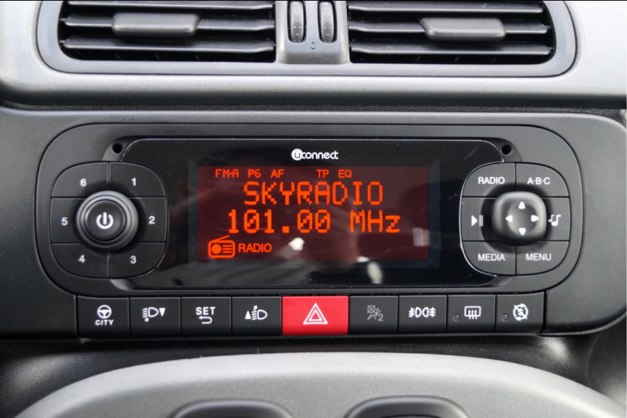 Fiat Panda 1.2 Lounge | Climate control | Bluetooth | Lm velgen