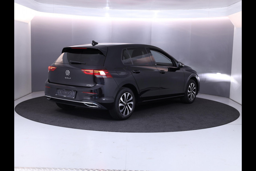 Volkswagen Golf 1.5 eTSI Life Active 130 pk Automaat (DSG) | Navigatie | Parkeersensoren | Achteruitrijcamera | Stoelverwarming | LED koplampen |