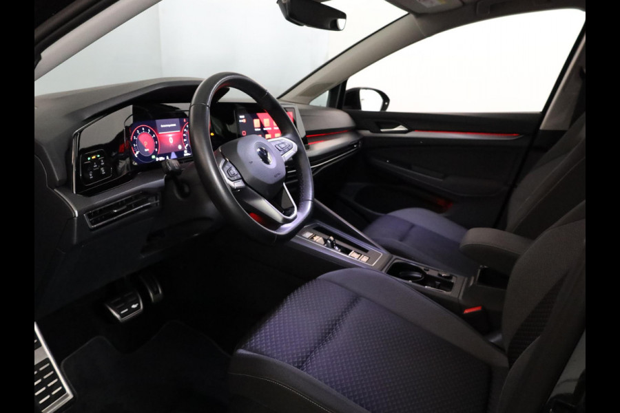 Volkswagen Golf 1.5 eTSI Life Active 130 pk Automaat (DSG) | Navigatie | Parkeersensoren | Achteruitrijcamera | Stoelverwarming | LED koplampen |