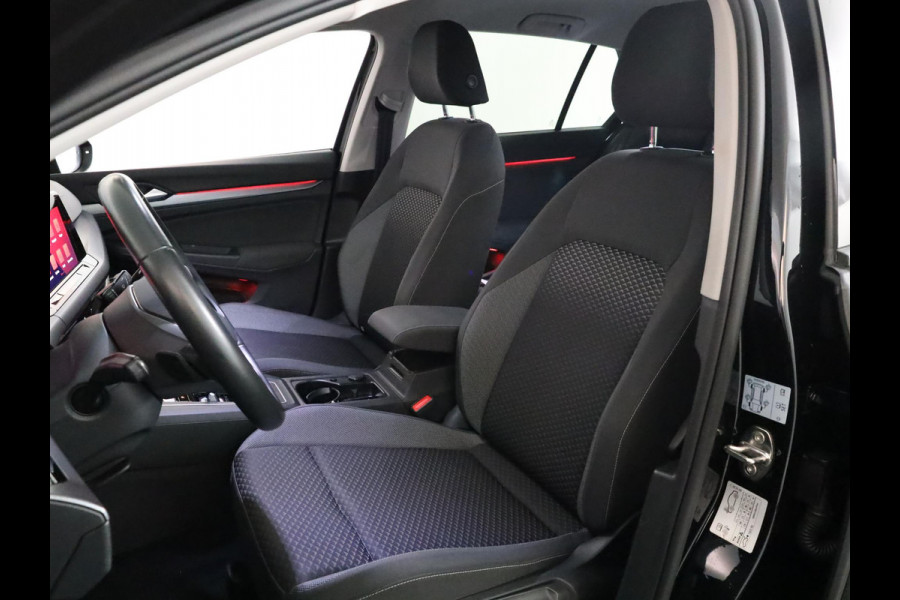 Volkswagen Golf 1.5 eTSI Life Active 130 pk Automaat (DSG) | Navigatie | Parkeersensoren | Achteruitrijcamera | Stoelverwarming | LED koplampen |