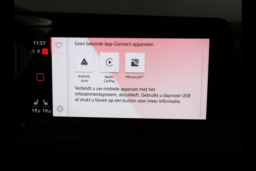 Volkswagen Golf 1.5 eTSI Life Active 130 pk Automaat (DSG) | Navigatie | Parkeersensoren | Achteruitrijcamera | Stoelverwarming | LED koplampen |
