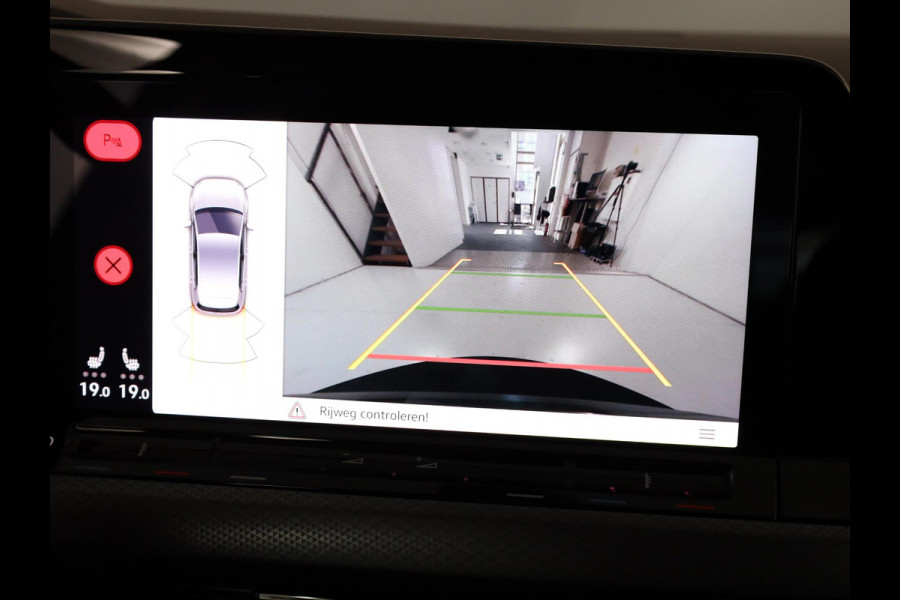 Volkswagen Golf 1.5 eTSI Life Active 130 pk Automaat (DSG) | Navigatie | Parkeersensoren | Achteruitrijcamera | Stoelverwarming | LED koplampen |