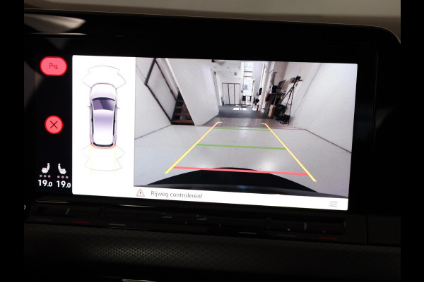 Volkswagen Golf 1.5 eTSI Life Active 130 pk Automaat (DSG) | Navigatie | Parkeersensoren | Achteruitrijcamera | Stoelverwarming | LED koplampen |
