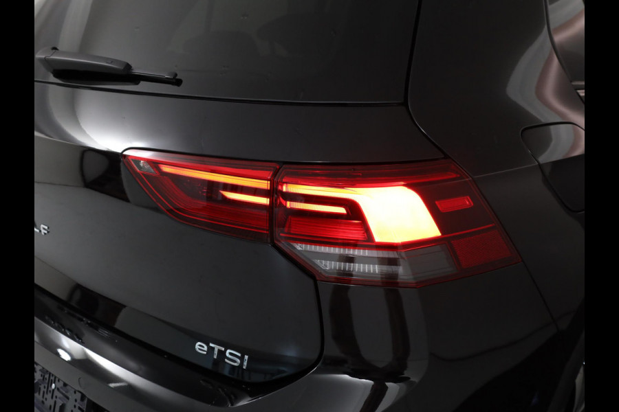 Volkswagen Golf 1.5 eTSI Life Active 130 pk Automaat (DSG) | Navigatie | Parkeersensoren | Achteruitrijcamera | Stoelverwarming | LED koplampen |