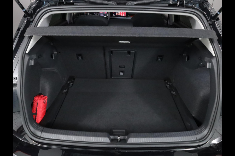 Volkswagen Golf 1.5 eTSI Life Active 130 pk Automaat (DSG) | Navigatie | Parkeersensoren | Achteruitrijcamera | Stoelverwarming | LED koplampen |