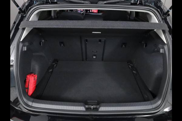 Volkswagen Golf 1.5 eTSI Life Active 130 pk Automaat (DSG) | Navigatie | Parkeersensoren | Achteruitrijcamera | Stoelverwarming | LED koplampen |