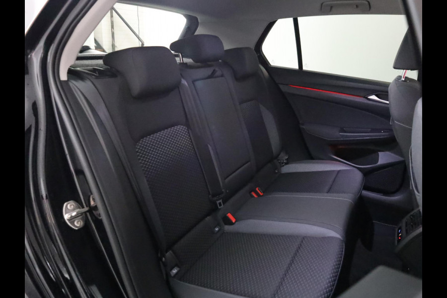 Volkswagen Golf 1.5 eTSI Life Active 130 pk Automaat (DSG) | Navigatie | Parkeersensoren | Achteruitrijcamera | Stoelverwarming | LED koplampen |