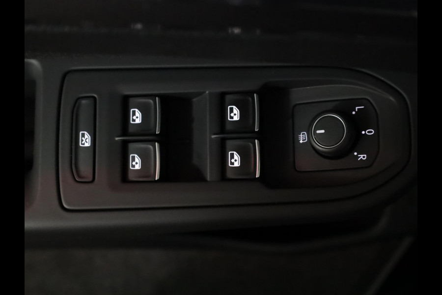 Volkswagen Golf 1.5 eTSI Life Active 130 pk Automaat (DSG) | Navigatie | Parkeersensoren | Achteruitrijcamera | Stoelverwarming | LED koplampen |