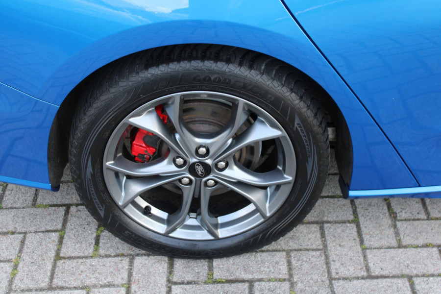 Ford FOCUS Wagon 2.0 EcoBlue ST Line Business 150pk Automaat | Adaptive cruise control | Winter Pack | Bang&Olufsen | Full LED | Rode remklauwen