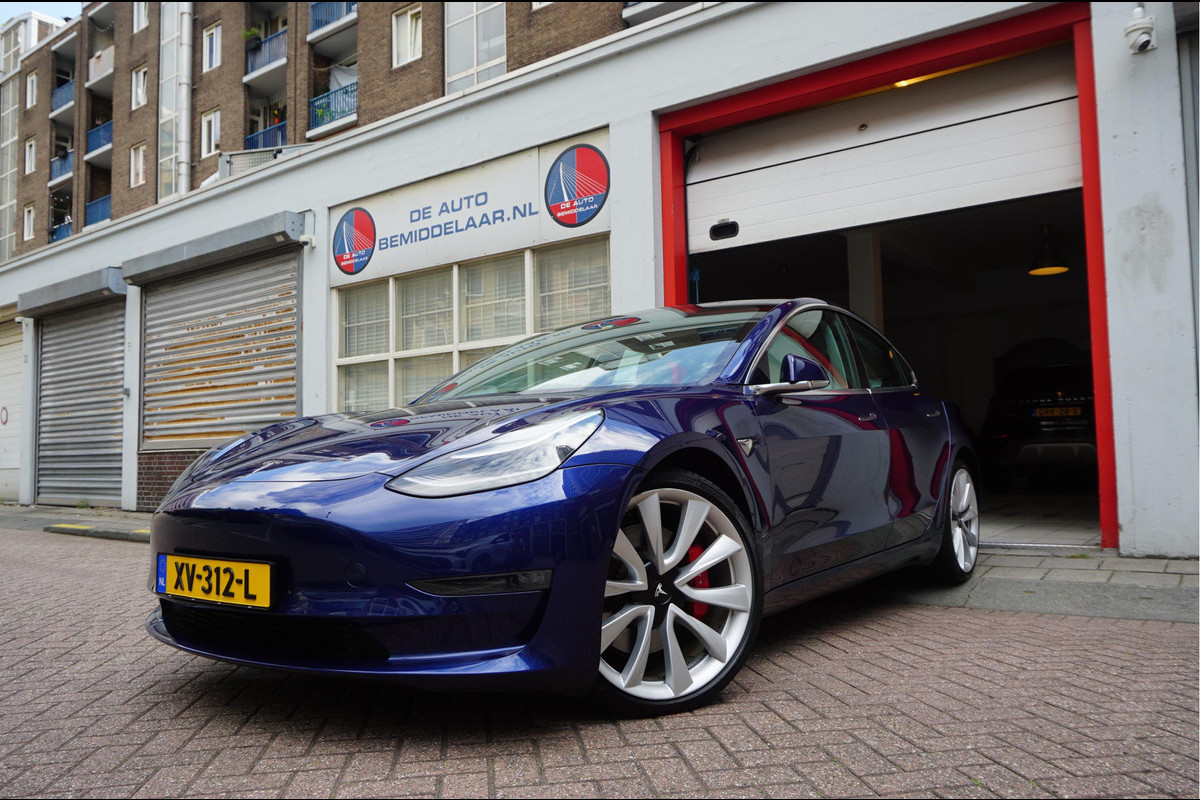 Tesla Model 3 Performance AWD 75 kWh Long Range | Liefhebbersconditie | 464pk | Origineel Nederlands Dealer onderhouden | Carbon Spoiler | Premium Audio | 20inch Tesla Model 3 Performance AWD 75 kWh Long Range | Liefhebbersconditie | 464pk | Origineel Nederlands Dealer onderhouden | Carbon Spoiler | Premium Audio | 20inch