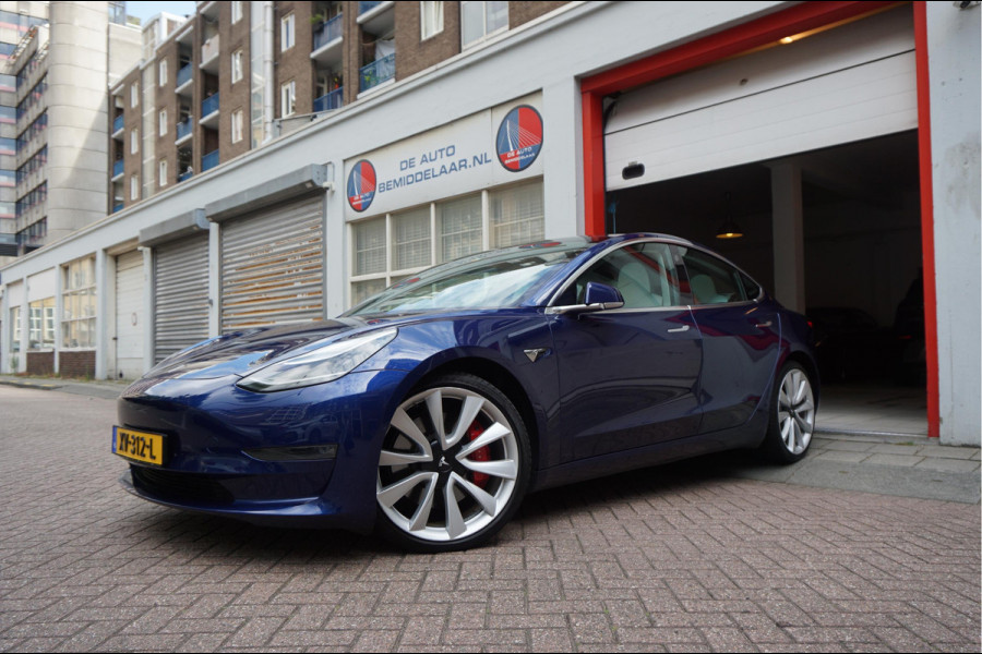 Tesla Model 3 Performance AWD 75 kWh Long Range | Liefhebbersconditie | 464pk | Origineel Nederlands Dealer onderhouden | Carbon Spoiler | Premium Audio | 20inch