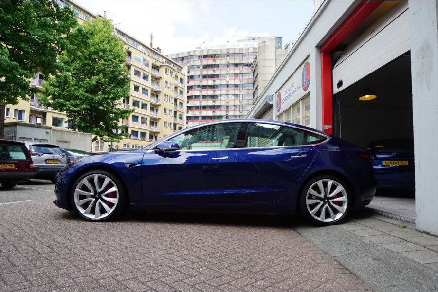 Tesla Model 3 Performance AWD 75 kWh Long Range | Liefhebbersconditie | 464pk | Origineel Nederlands Dealer onderhouden | Carbon Spoiler | Premium Audio | 20inch