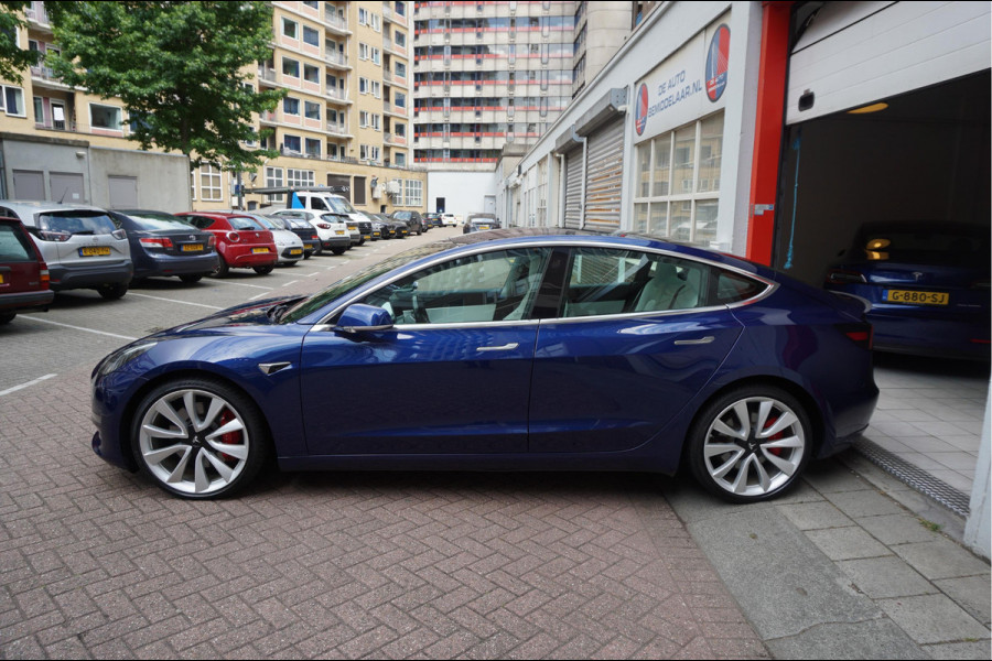 Tesla Model 3 Performance AWD 75 kWh Long Range | Liefhebbersconditie | 464pk | Origineel Nederlands Dealer onderhouden | Carbon Spoiler | Premium Audio | 20inch