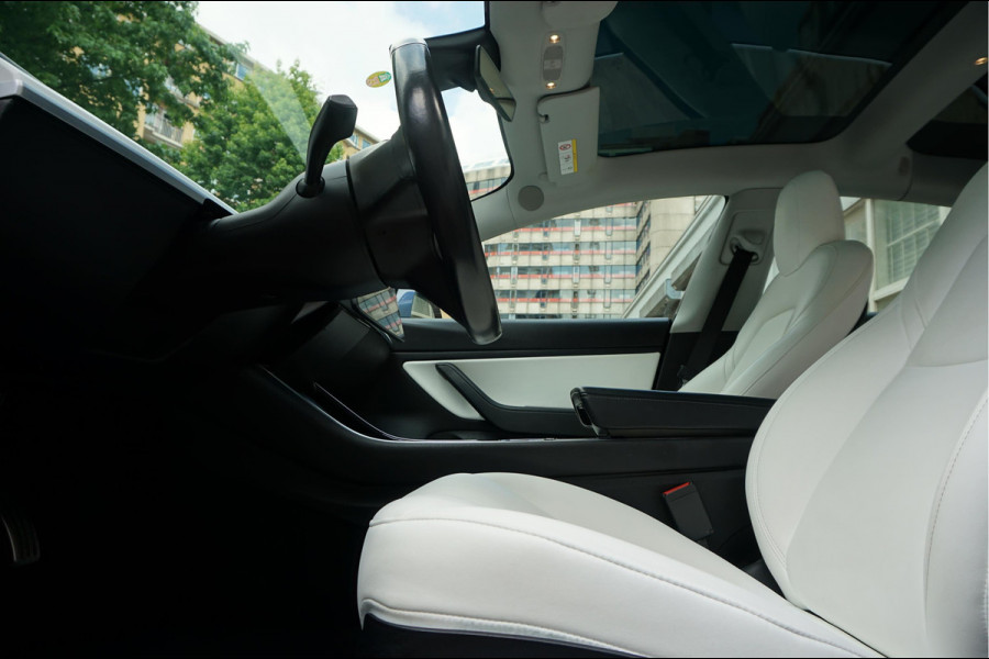 Tesla Model 3 Performance AWD 75 kWh Long Range | Liefhebbersconditie | 464pk | Origineel Nederlands Dealer onderhouden | Carbon Spoiler | Premium Audio | 20inch