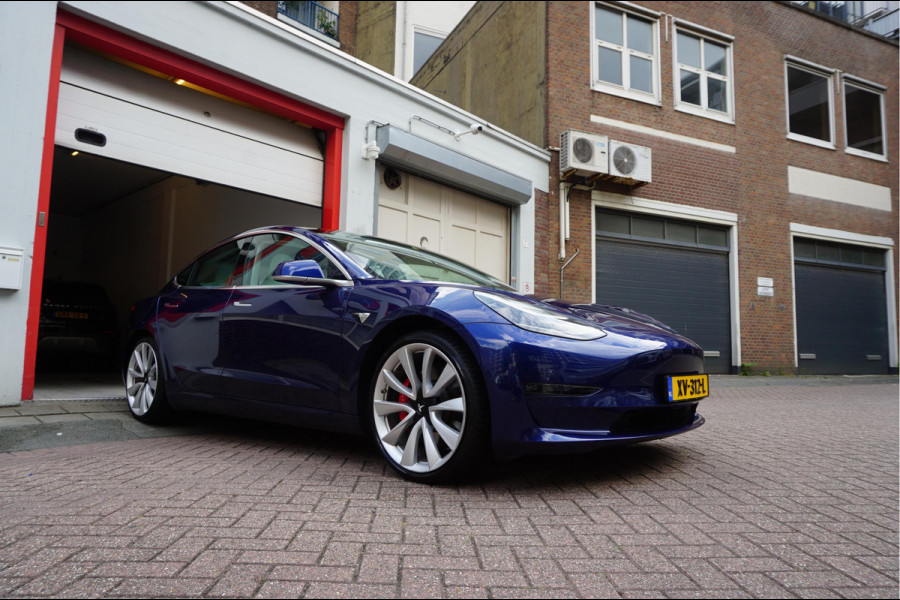 Tesla Model 3 Performance AWD 75 kWh Long Range | Liefhebbersconditie | 464pk | Origineel Nederlands Dealer onderhouden | Carbon Spoiler | Premium Audio | 20inch