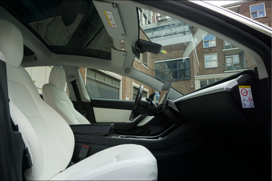 Tesla Model 3 Performance AWD 75 kWh Long Range | Liefhebbersconditie | 464pk | Origineel Nederlands Dealer onderhouden | Carbon Spoiler | Premium Audio | 20inch