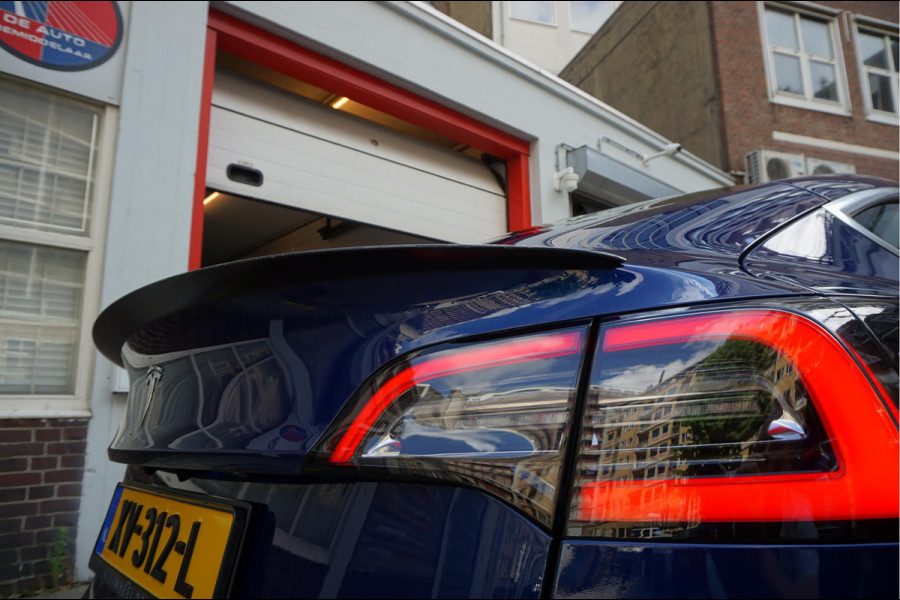 Tesla Model 3 Performance AWD 75 kWh Long Range | Liefhebbersconditie | 464pk | Origineel Nederlands Dealer onderhouden | Carbon Spoiler | Premium Audio | 20inch