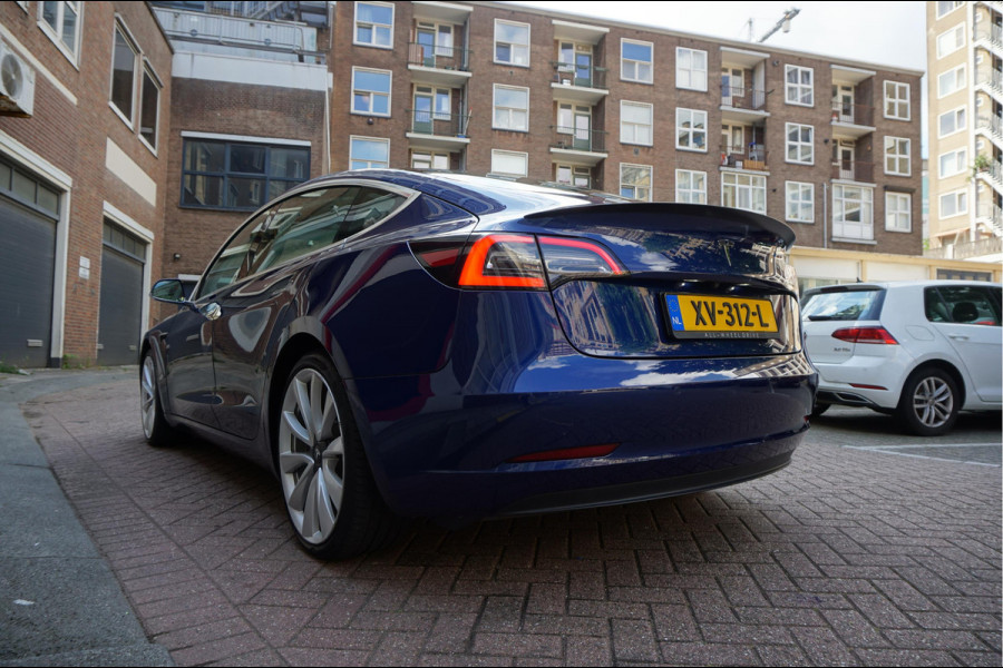 Tesla Model 3 Performance AWD 75 kWh Long Range | Liefhebbersconditie | 464pk | Origineel Nederlands Dealer onderhouden | Carbon Spoiler | Premium Audio | 20inch