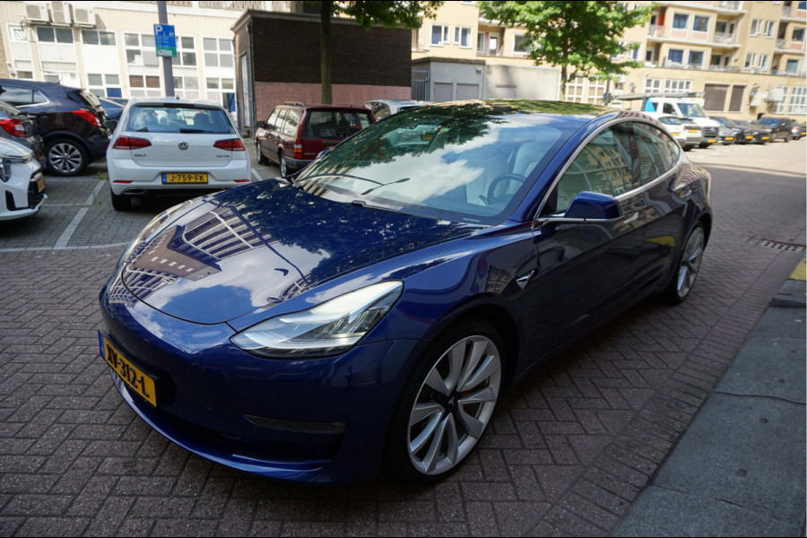 Tesla Model 3 Performance AWD 75 kWh Long Range | Liefhebbersconditie | 464pk | Origineel Nederlands Dealer onderhouden | Carbon Spoiler | Premium Audio | 20inch