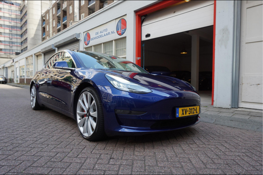 Tesla Model 3 Performance AWD 75 kWh Long Range | Liefhebbersconditie | 464pk | Origineel Nederlands Dealer onderhouden | Carbon Spoiler | Premium Audio | 20inch