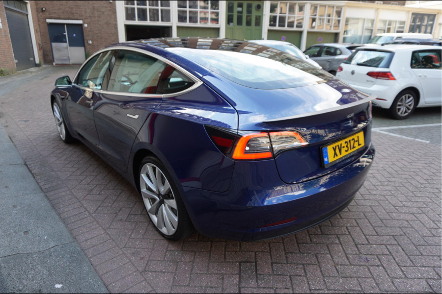 Tesla Model 3 Performance AWD 75 kWh Long Range | Liefhebbersconditie | 464pk | Origineel Nederlands Dealer onderhouden | Carbon Spoiler | Premium Audio | 20inch