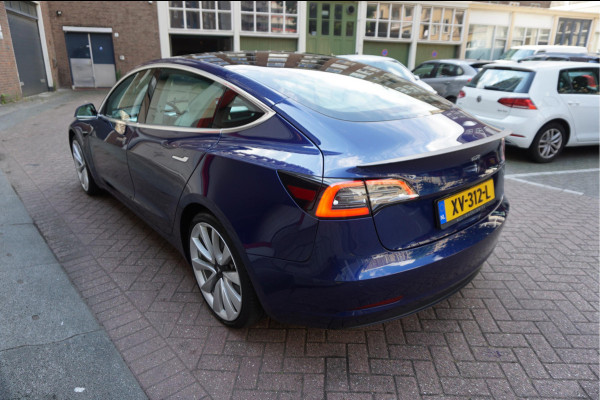 Tesla Model 3 Performance AWD 75 kWh Long Range | Liefhebbersconditie | 464pk | Origineel Nederlands Dealer onderhouden | Carbon Spoiler | Premium Audio | 20inch